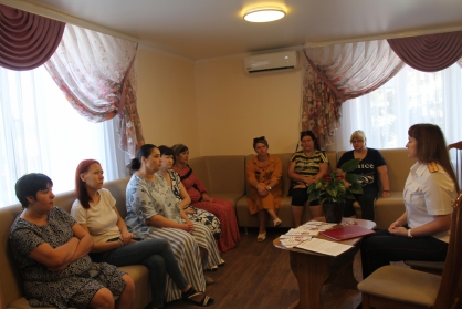 В Александровском округе сотрудник СКР провела профилактическую беседу с родителями