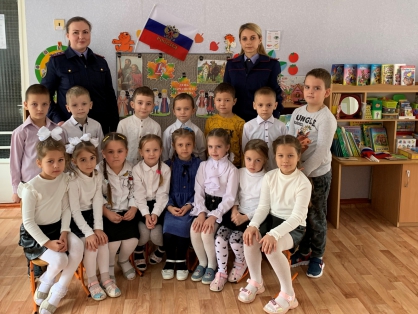 Сотрудники Советского межрайонного следственного отдела провели для детей викторину «В единстве наша сила»
