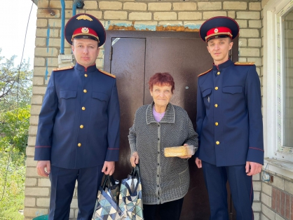 В Светлограде сотрудники СКР навестили дочь героя Советского Союза Павла Ивановича Харченко